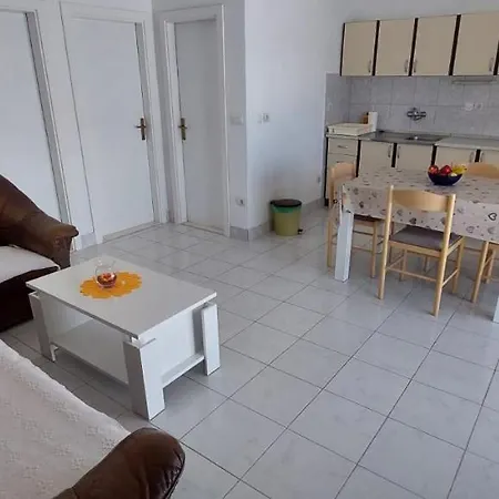 Lägenhet Apartman Uz Sreser